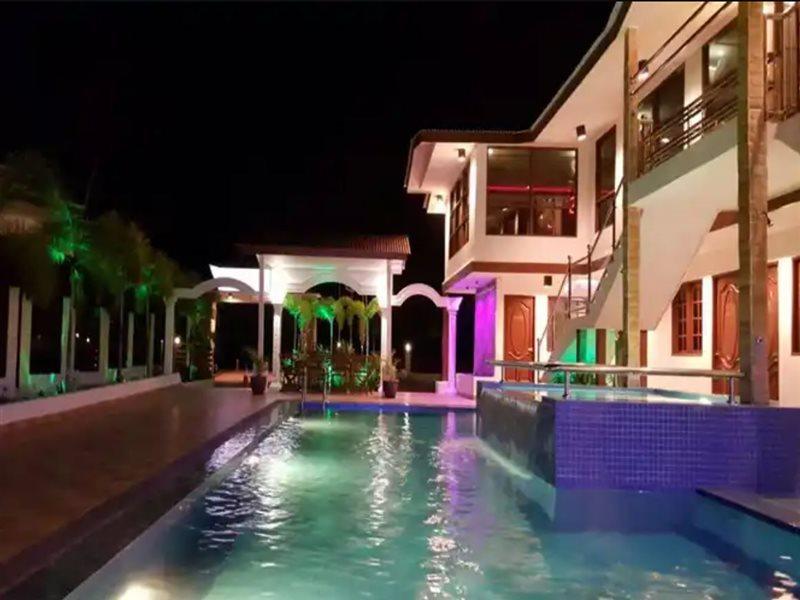 Alsafina Kijal Beach Resort & Restaurant Exterior photo