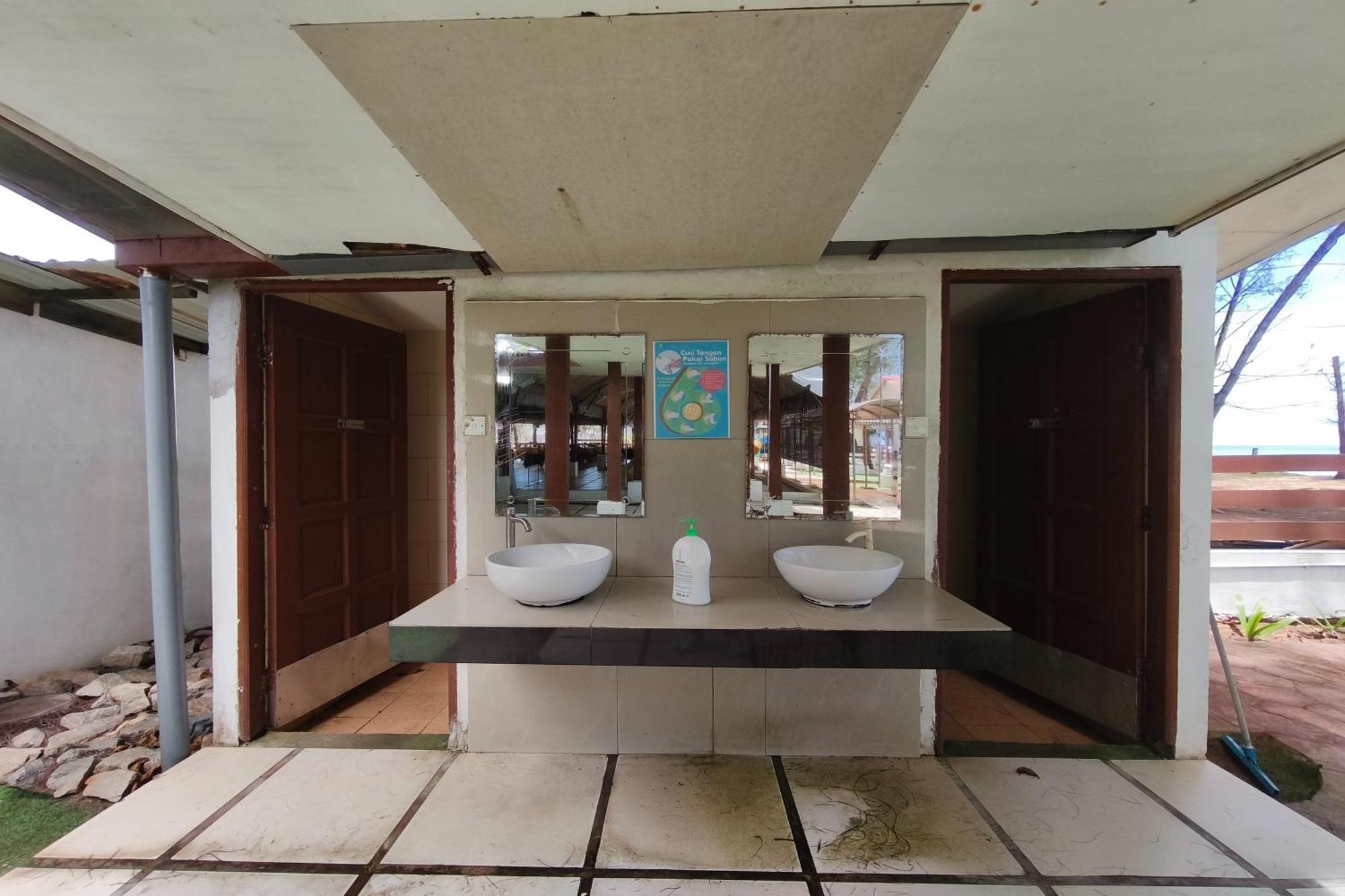 Alsafina Kijal Beach Resort & Restaurant Exterior photo