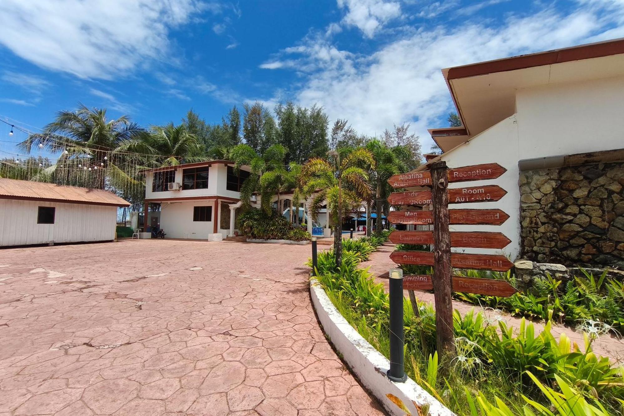 Alsafina Kijal Beach Resort & Restaurant Exterior photo