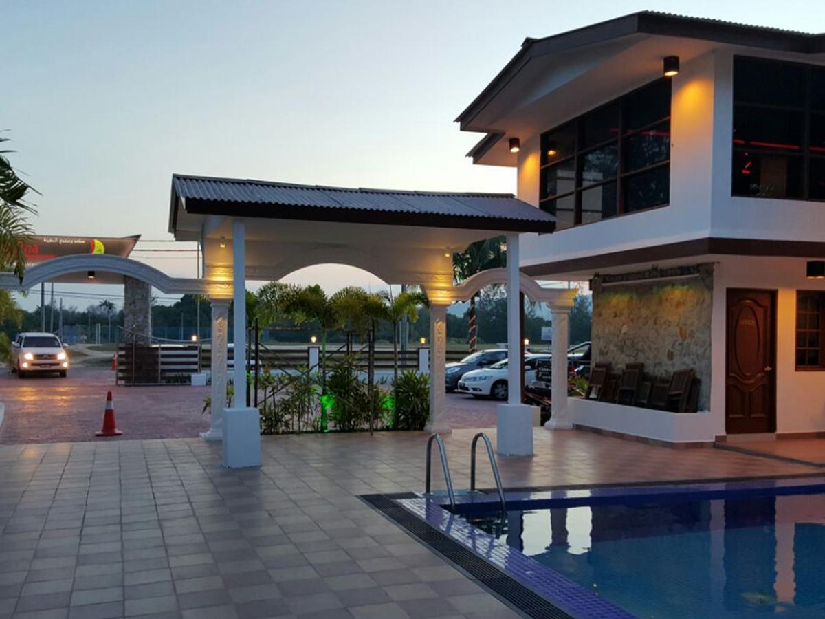 Alsafina Kijal Beach Resort & Restaurant Exterior photo