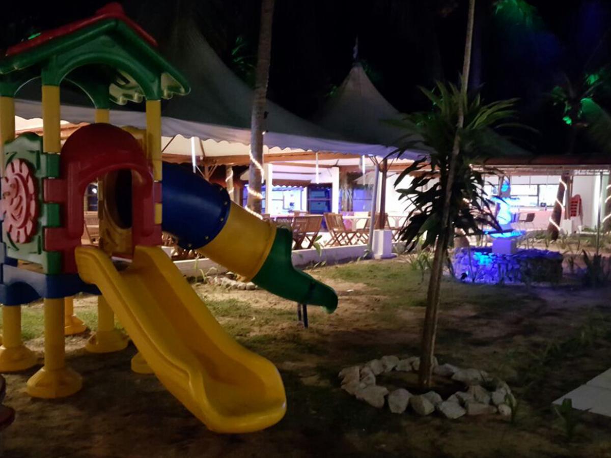 Alsafina Kijal Beach Resort & Restaurant Exterior photo